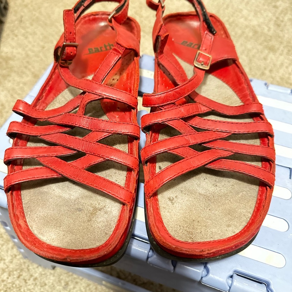 KALSO EARTH “ Oasis” red leather strappy sandals Sz 8.